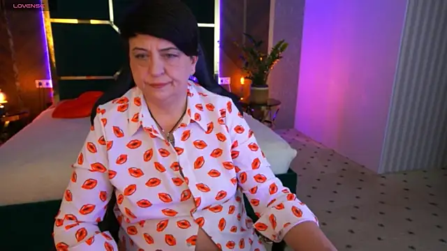 Snapshot of MilaSkyy chatting on 03.19.25 MilaSkyy online show from 03.19.25