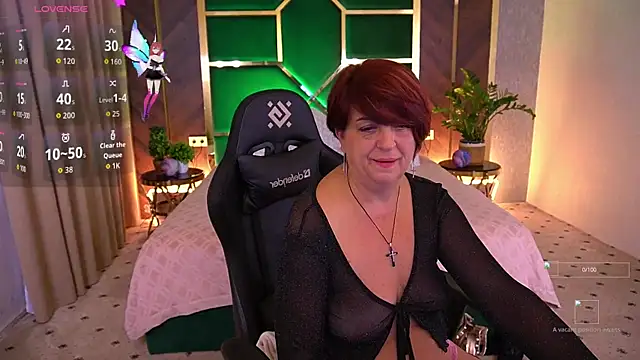 Snapshot of MilaSkyy chatting on 09.12.25 MilaSkyy online show from 09.12.25