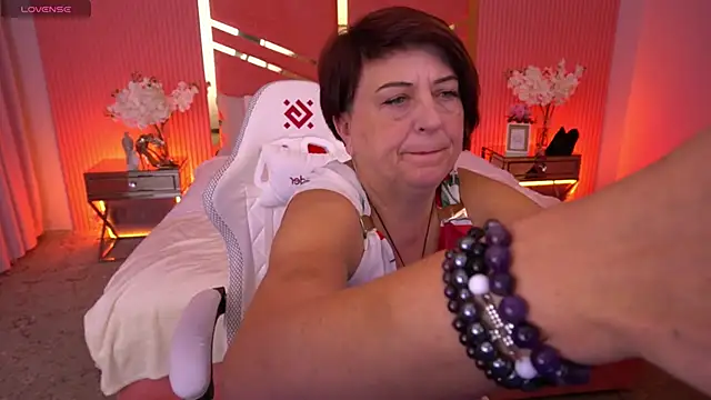 Snapshot of MilaSkyy chatting on 10.11.25 MilaSkyy online show from 10.11.25