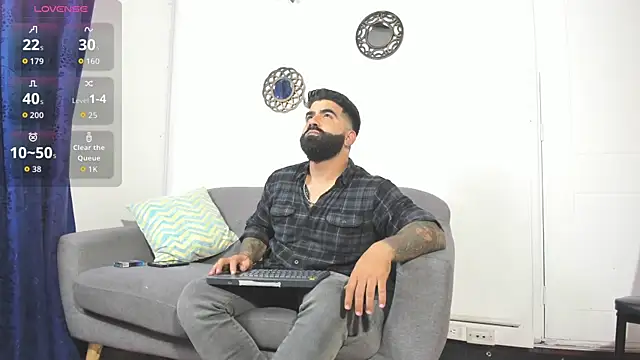Snapshot of Lyon_vach chatting on 05.17.26 Lyon vach online show from 05.17.26