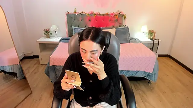 Snapshot of Icysweetcam chatting on 05.13.26 Icysweetcam online show from 05.13.26