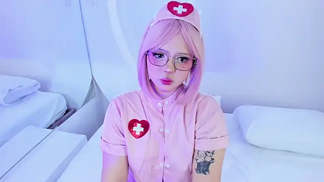 NanaOsaky online show from 03.10.25