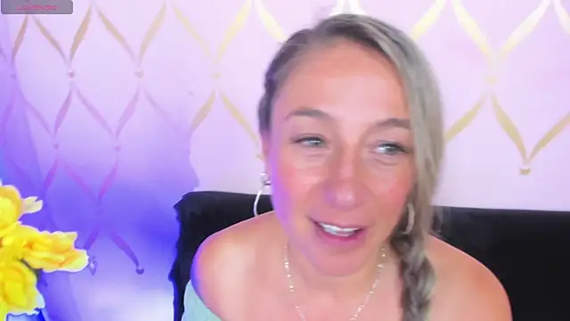 Snapshot of ladylians chatting on 01.09.25 ladylians online show from 01.09.25