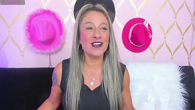 Snapshot of ladylians chatting on 01.11.25 ladylians online show from 01.11.25