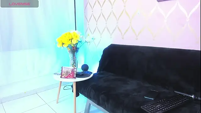 Snapshot of ladylians chatting on 01.20.25 ladylians online show from 01.20.25