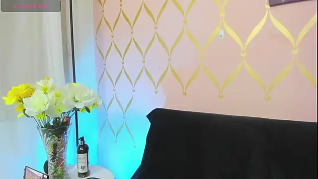 Snapshot of ladylians chatting on 01.21.25 ladylians online show from 01.21.25