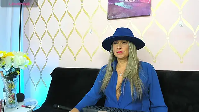 Snapshot of ladylians chatting on 01.22.25 ladylians online show from 01.22.25