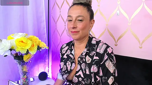 Snapshot of ladylians chatting on 01.23.25 ladylians online show from 01.23.25