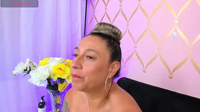 Snapshot of ladylians chatting on 01.23.25 ladylians online show from 01.23.25