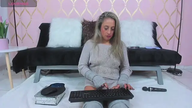 Snapshot of ladylians chatting on 02.20.25 ladylians online show from 02.20.25