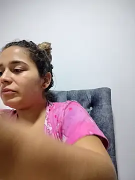 Snapshot of LaurenWelly_ chatting on 02.18.25 LaurenWelly online show from 02.18.25