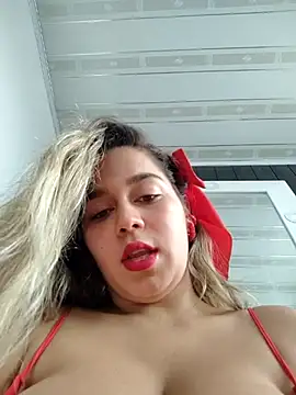Snapshot of LaurenWelly_ chatting on 02.27.25 LaurenWelly online show from 02.27.25