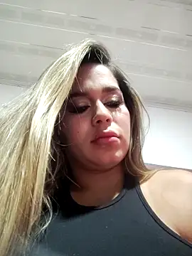 Snapshot of LaurenWelly_ chatting on 10.02.25 LaurenWelly online show from 10.02.25
