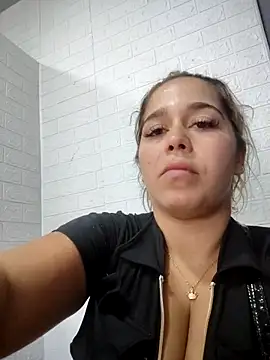 LaurenWelly  online show from 11.05.25