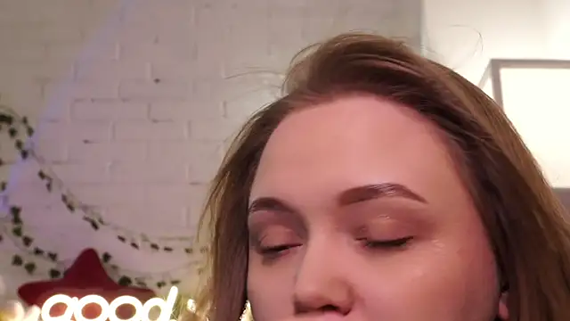 Snapshot of MonicaAsis chatting on 04.25.26 MonicaAsis online show from 04.25.26