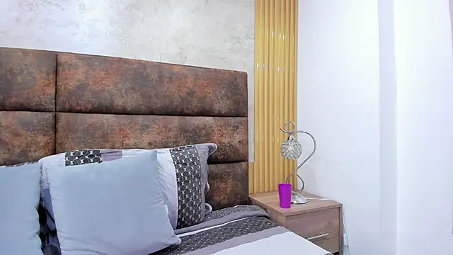 AuroraBon online show from 12.17.25