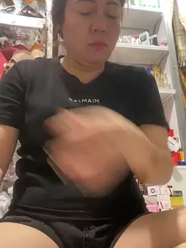 Snapshot of Cesywet chatting on 02.11.25 Cesywet online show from 02.11.25