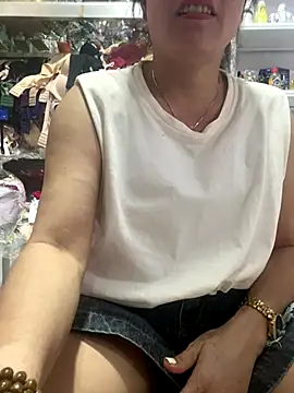 Snapshot of Cesywet chatting on 09.17.25 Cesywet online show from 09.17.25