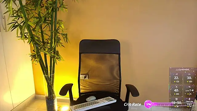 Snapshot of candyy_bella chatting on 11.08.25 candyy bella online show from 11.08.25
