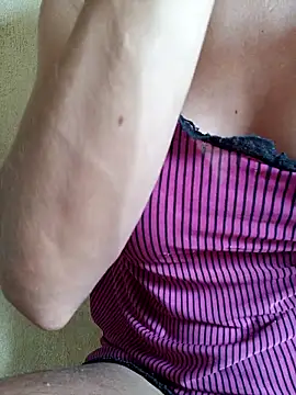 Snapshot of Oliviaconstantino chatting on 03.28.26 Oliviaconstantino online show from 03.28.26