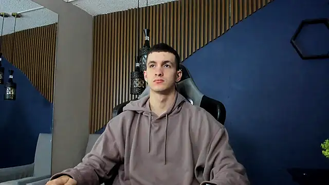 JacksonOlsenn online show from 02.05.25