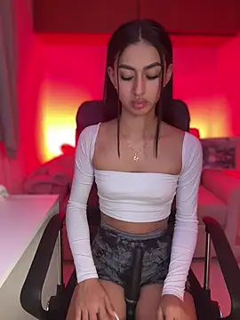 maddy bronw  online show from 02.02.25