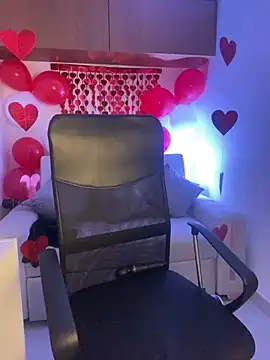 maddy bronw  online show from 02.07.25