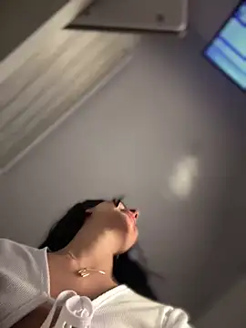 maddy bronw  online show from 03.02.25