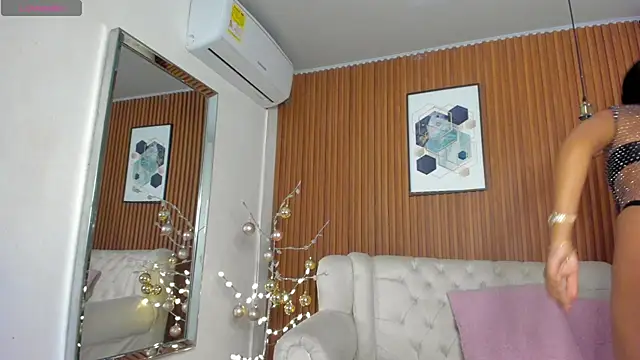 RoxannaHanson online show from 12.12.24