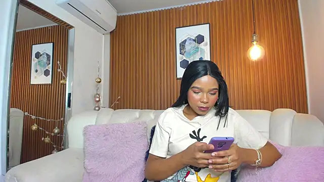 RoxannaHanson online show from 12.15.24