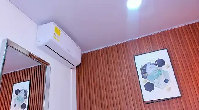 RoxannaHanson online show from 02.28.25