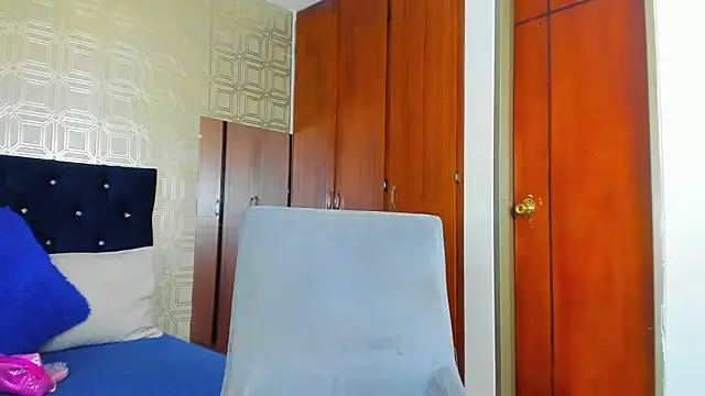 evelyn wine online show from 02.14.25