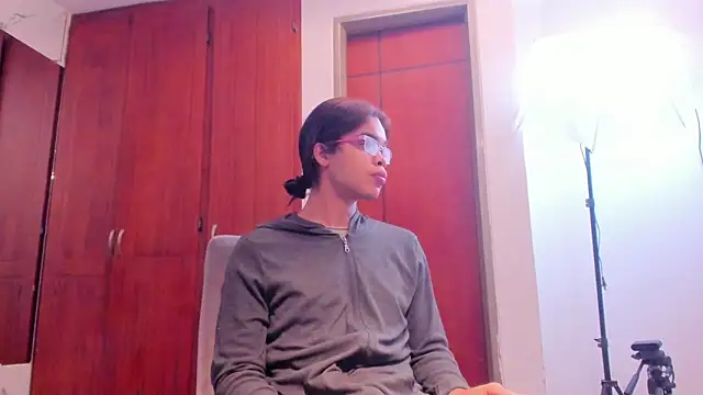 evelyn wine online show from 09.20.25