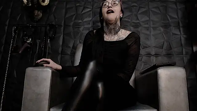 Agata Darkness online show from 07.04.26