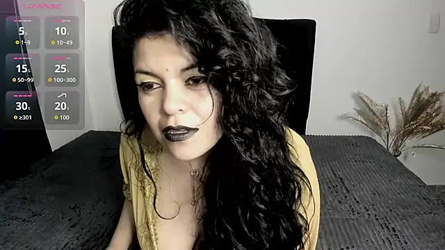 Snapshot of scarlett_w0lf chatting on 06.11.26 scarlett w0lf online show from 06.11.26