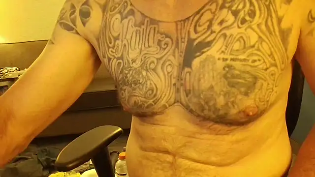 Snapshot of overaveragefreak4you chatting on 06.30.26 overaveragefreak4you online show from 06.30.26