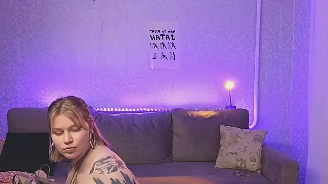 Snapshot of Kira_Citro chatting on 01.11.25 Kira Citro online show from 01.11.25