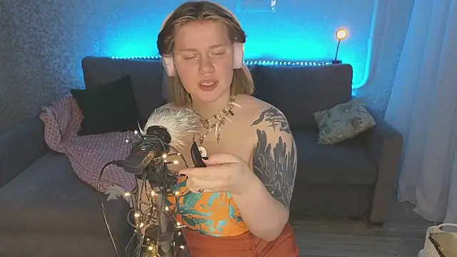 Snapshot of Kira_Citro chatting on 01.17.25 Kira Citro online show from 01.17.25