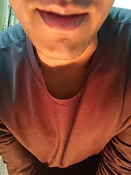 Snapshot of Wild-Honey chatting on 12.18.24 Wild-Honey online show from 12.18.24