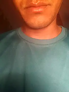 Snapshot of Wild-Honey chatting on 01.11.25 Wild-Honey online show from 01.11.25