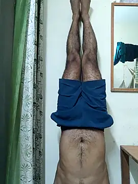 Snapshot of Wild-Honey chatting on 03.18.25 Wild-Honey online show from 03.18.25