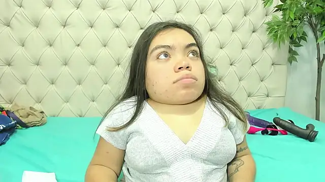 Snapshot of Michelle_Brooks chatting on 12.14.24 Michelle Brooks online show from 12.14.24