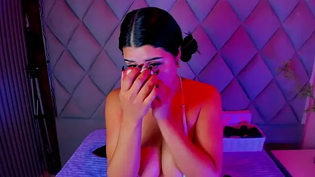 venusowen  online show from 10.14.25