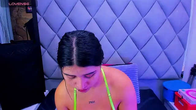 venusowen  online show from 11.27.25