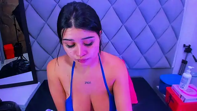 venusowen  online show from 12.18.25