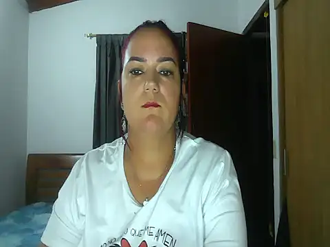 Snapshot of luna_withe chatting on 06.11.26 luna withe online show from 06.11.26