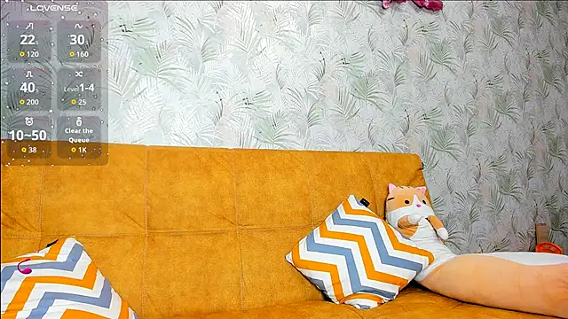 Snapshot of LuxieDelight chatting on 11.03.25 LuxieDelight online show from 11.03.25