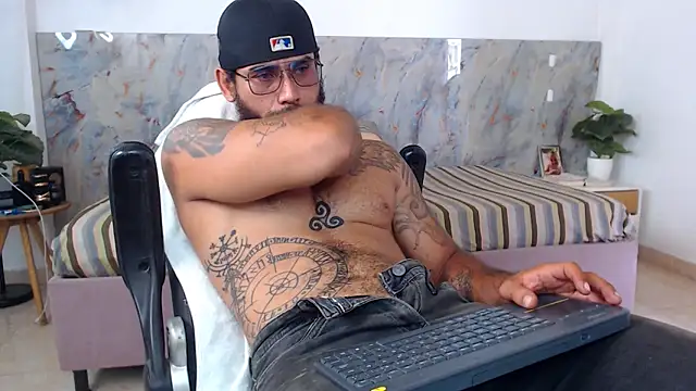 Snapshot of hanz_col chatting on 04.17.26 hanz col online show from 04.17.26