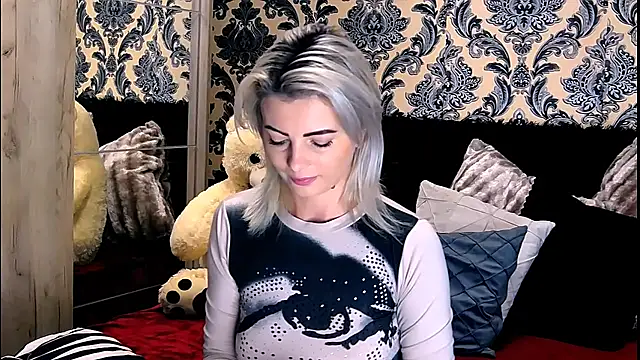 Snapshot of Aly_girl1 chatting on 12.06.24 Aly girl1 online show from 12.06.24