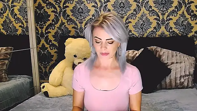 Snapshot of Aly_girl1 chatting on 02.06.25 Aly girl1 online show from 02.06.25